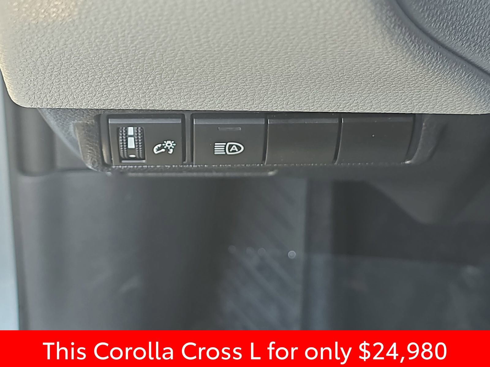 Used 2024 Toyota Corolla Cross L image 32