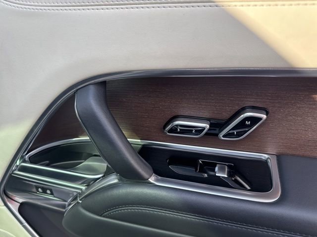 Used 2023 Land Rover Range Rover Long Wheelbase SE image 36