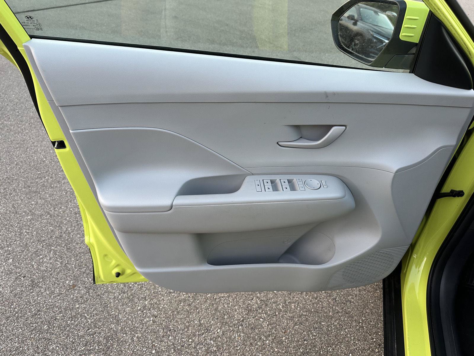 Used 2024 Hyundai Kona SEL AWD/4WD image 16
