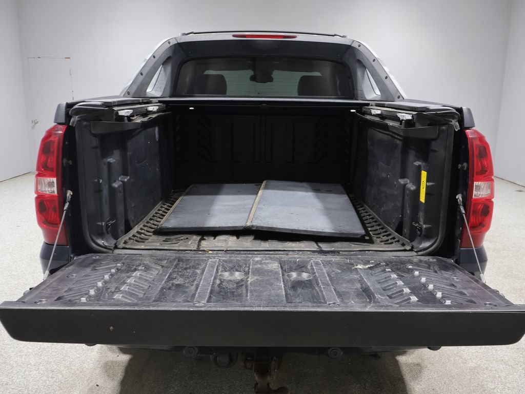 Used 2008 Chevrolet Avalanche LTZ w/ LTZ Preferred Equipment Group AWD/4WD image 4
