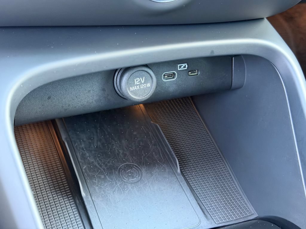 Certified 2023 Volvo C40 P8 Recharge Ultimate AWD/4WD image 35