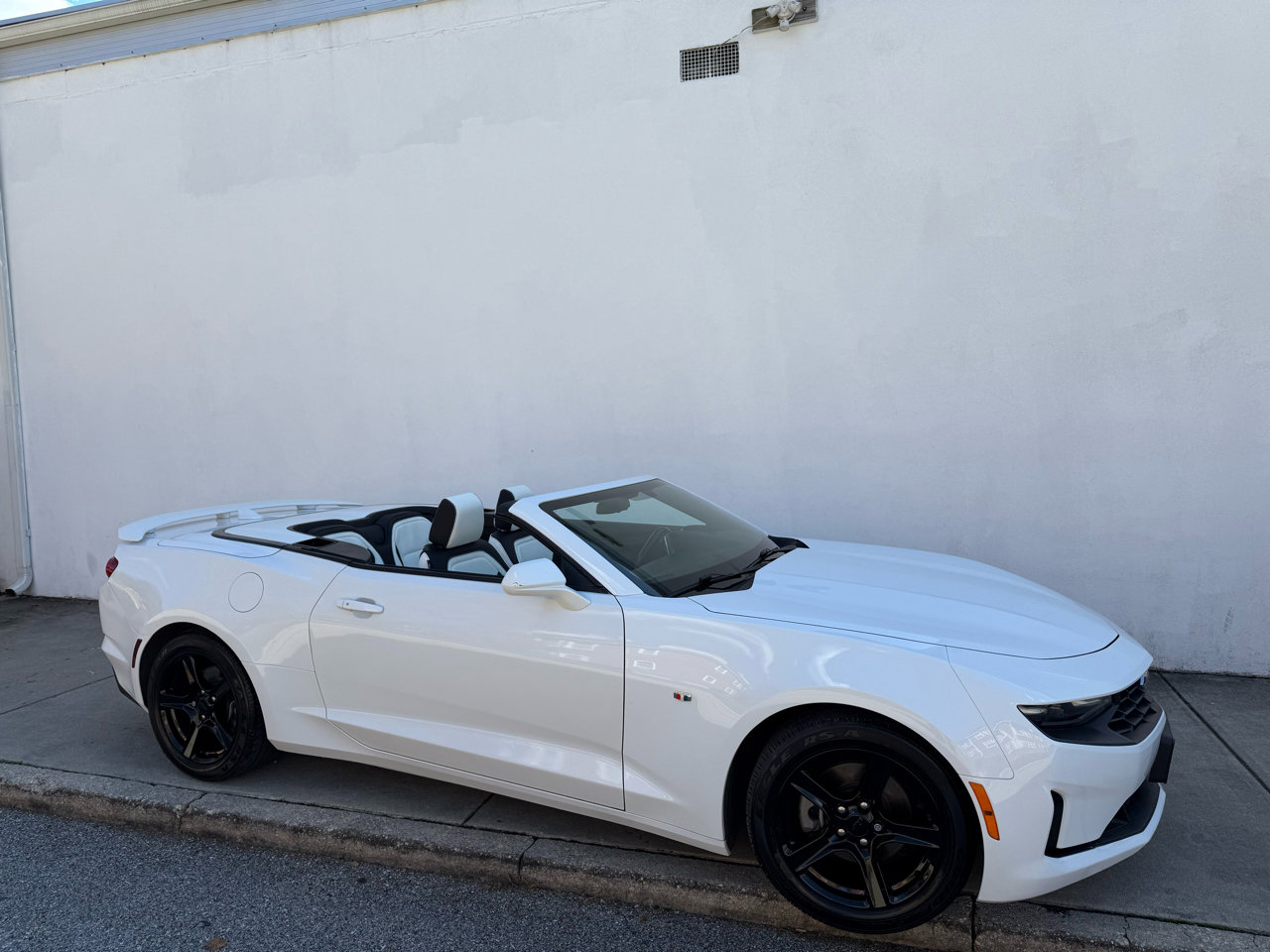 Used 2020 Chevrolet Camaro LT image 3