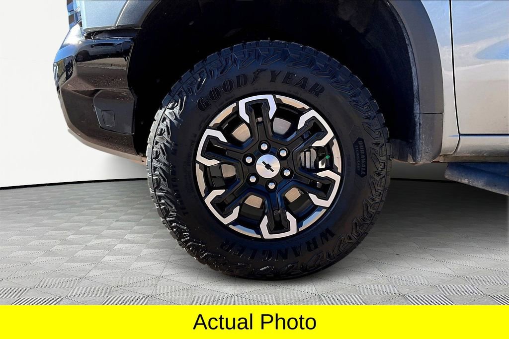 Used 2024 Chevrolet Silverado 1500 ZR2 w/ Technology Package image 8