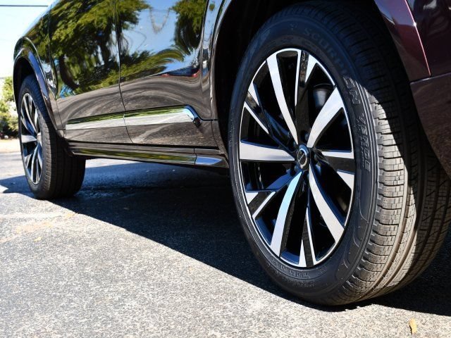 New 2026 Volvo XC90 B5 Core w/ Protection Package Premier AWD/4WD image 9