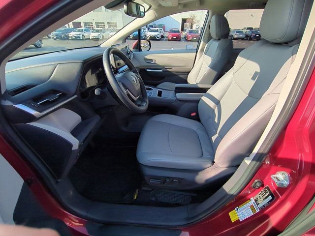 Certified 2024 Toyota Sienna XLE image 8