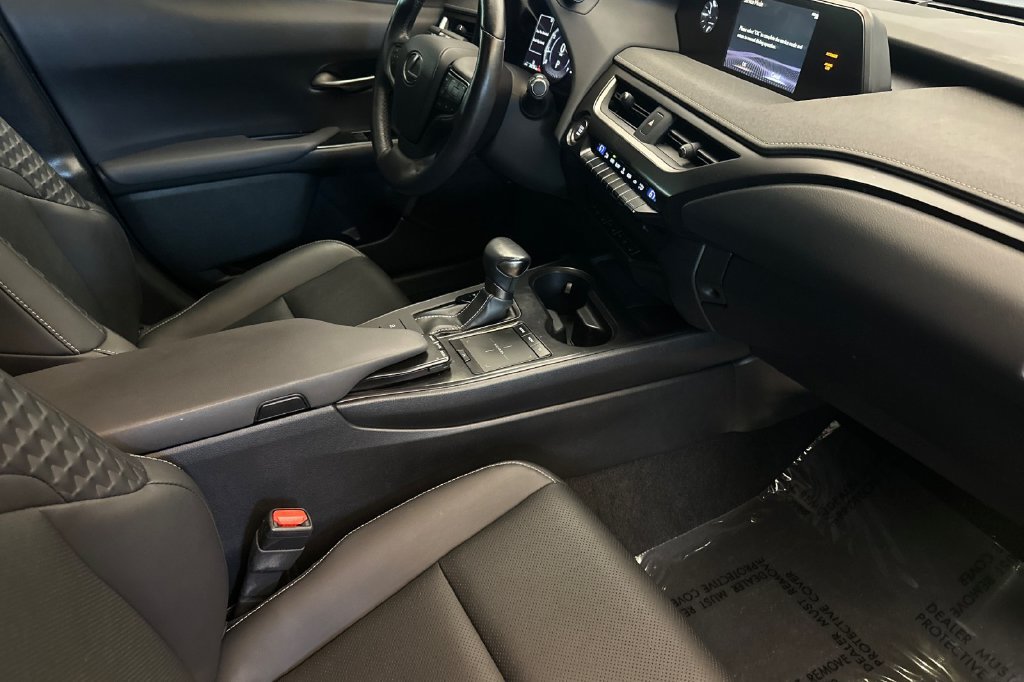 Used 2019 Lexus UX 200 w/ Premium Package FWD image 16