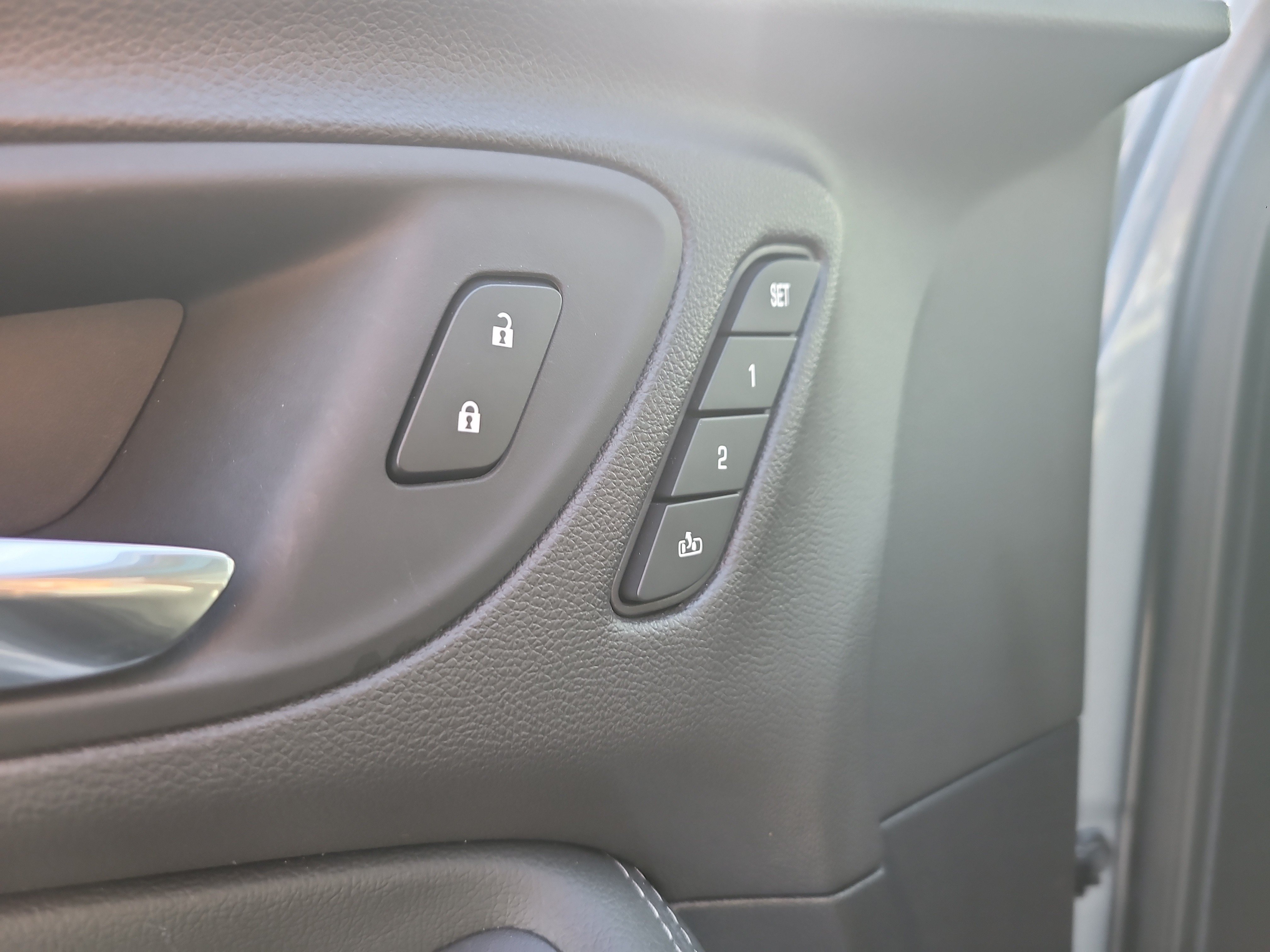 Used 2023 Buick Encore GX Essence w/ Experience Buick Package FWD image 17