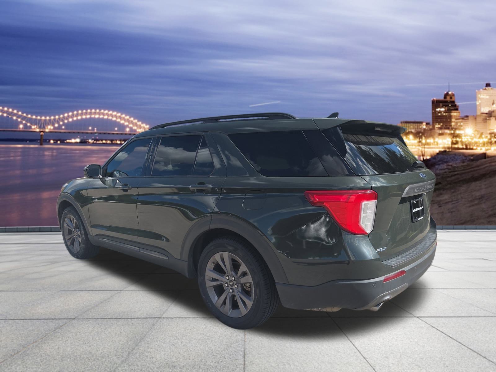 Used 2022 Ford Explorer XLT w/ Equipment Group 202A image 3