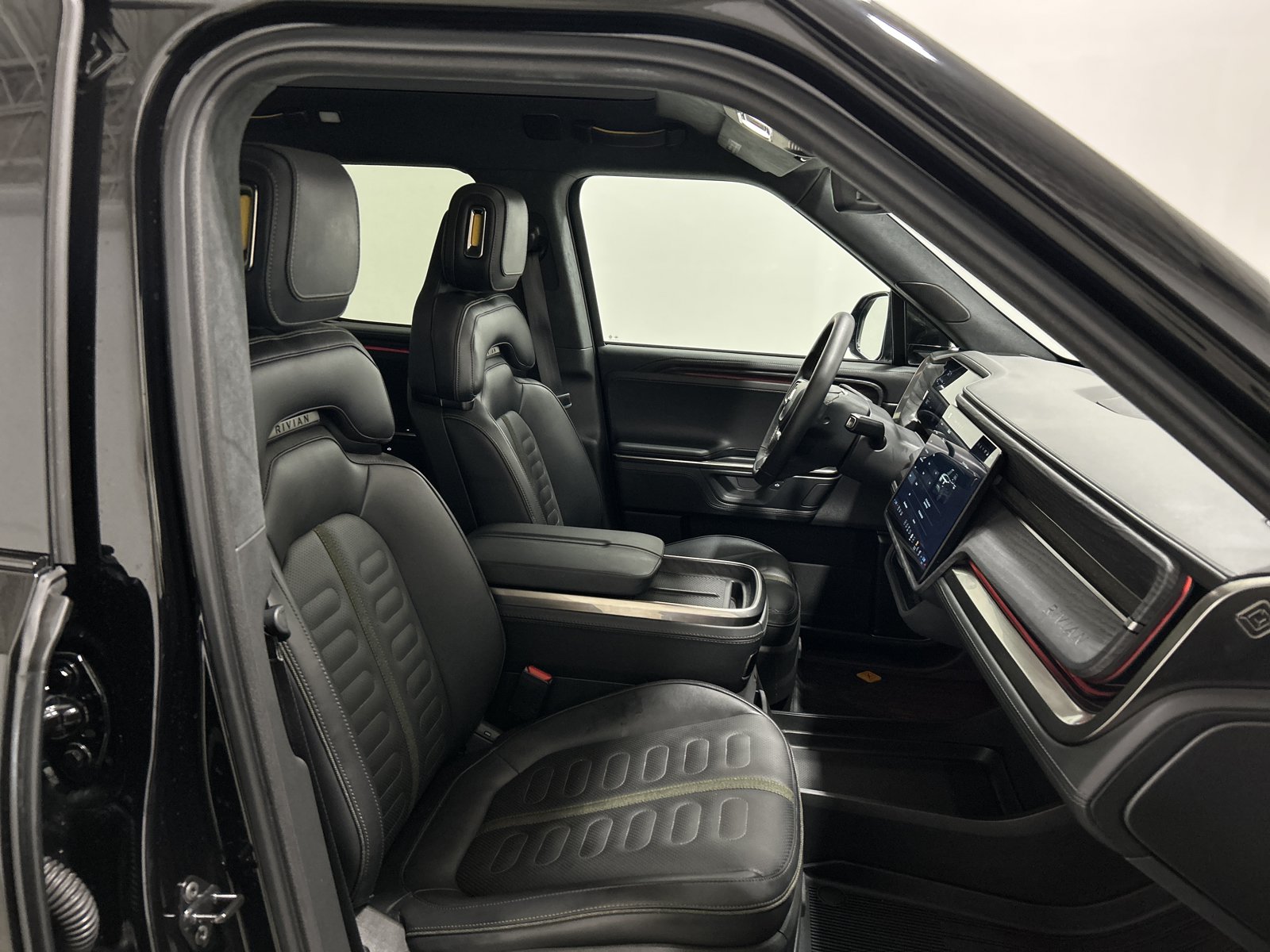 Used 2025 Rivian R1T Adventure AWD/4WD image 23