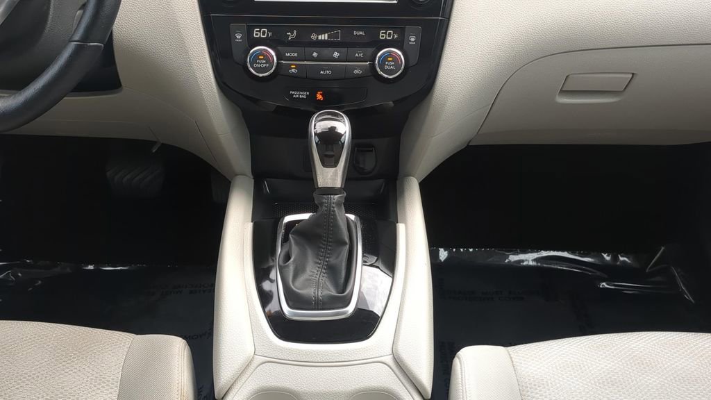 Certified 2021 Nissan Rogue Sport SV FWD image 15