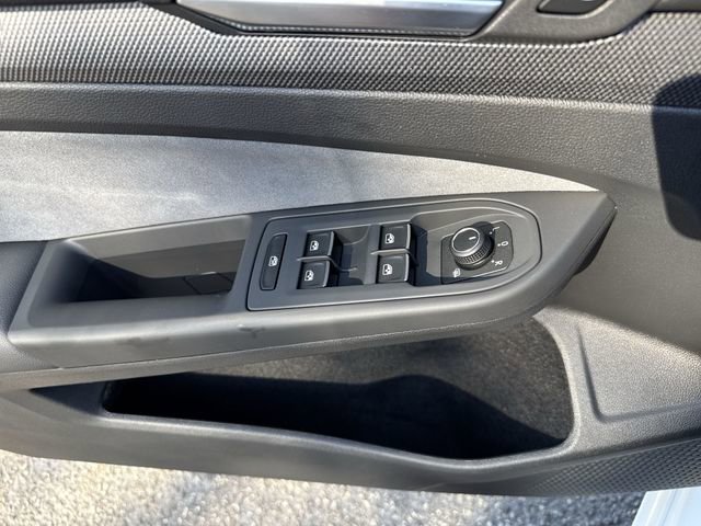 Used 2025 Volkswagen Golf w/ Euro Style Package image 27