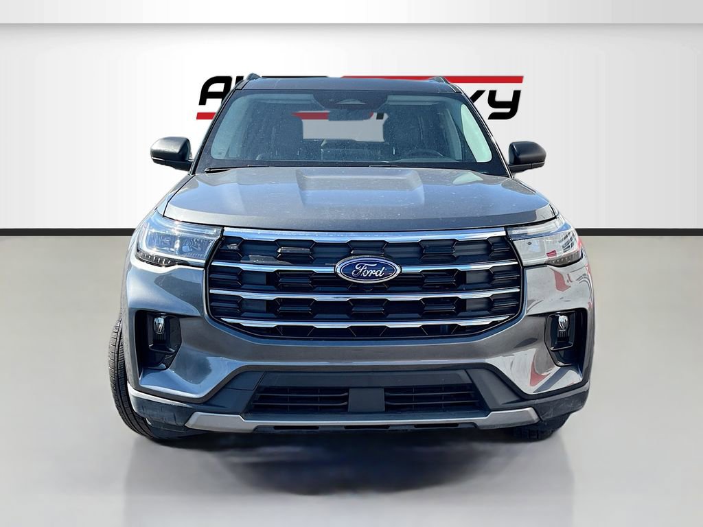 Used 2025 Ford Explorer Active w/ Active Comfort Package image 2