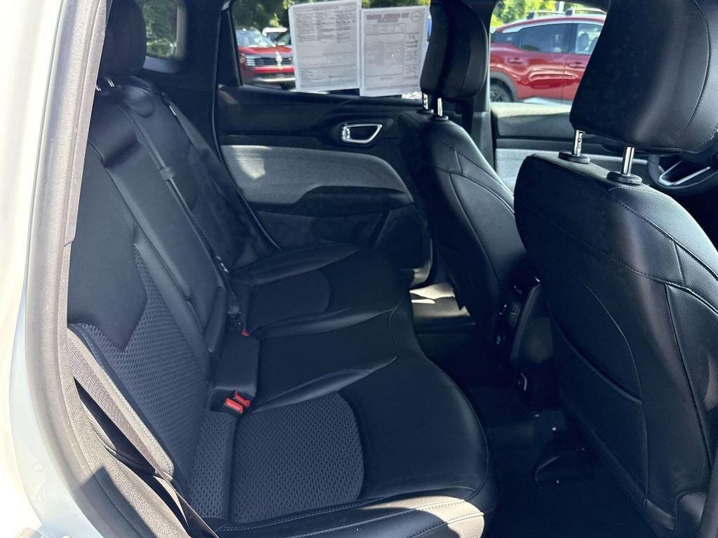 Used 2024 Jeep Compass Latitude image 18