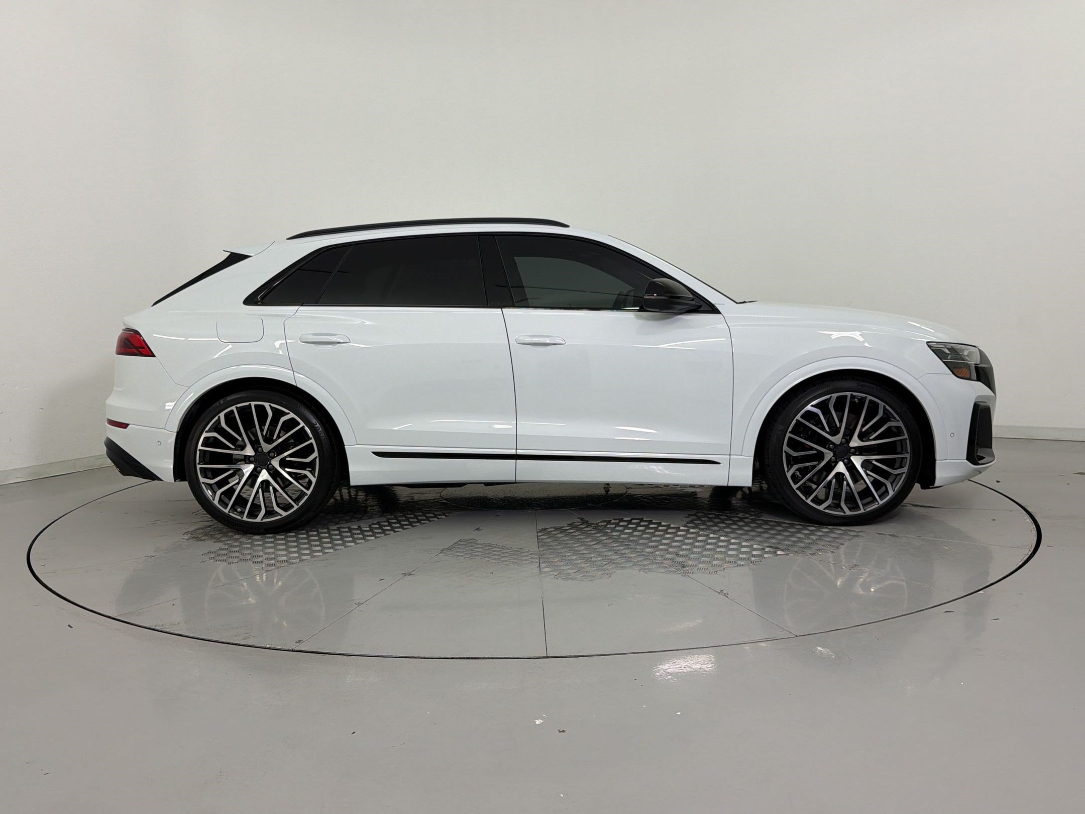 New 2026 Audi SQ8 Prestige AWD/4WD image 8