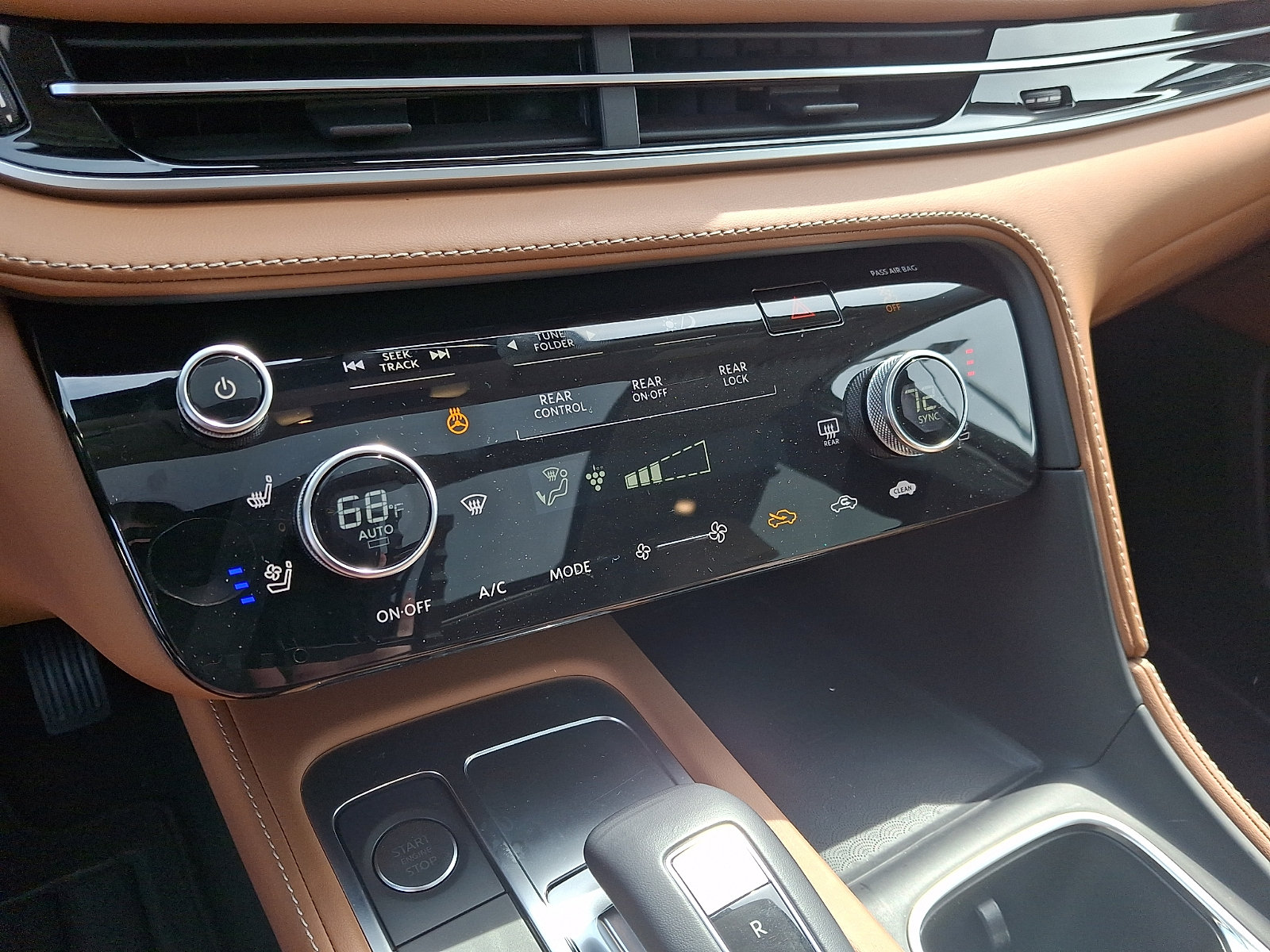 Certified 2025 INFINITI QX60 Sensory w/ Vision Package AWD/4WD image 16