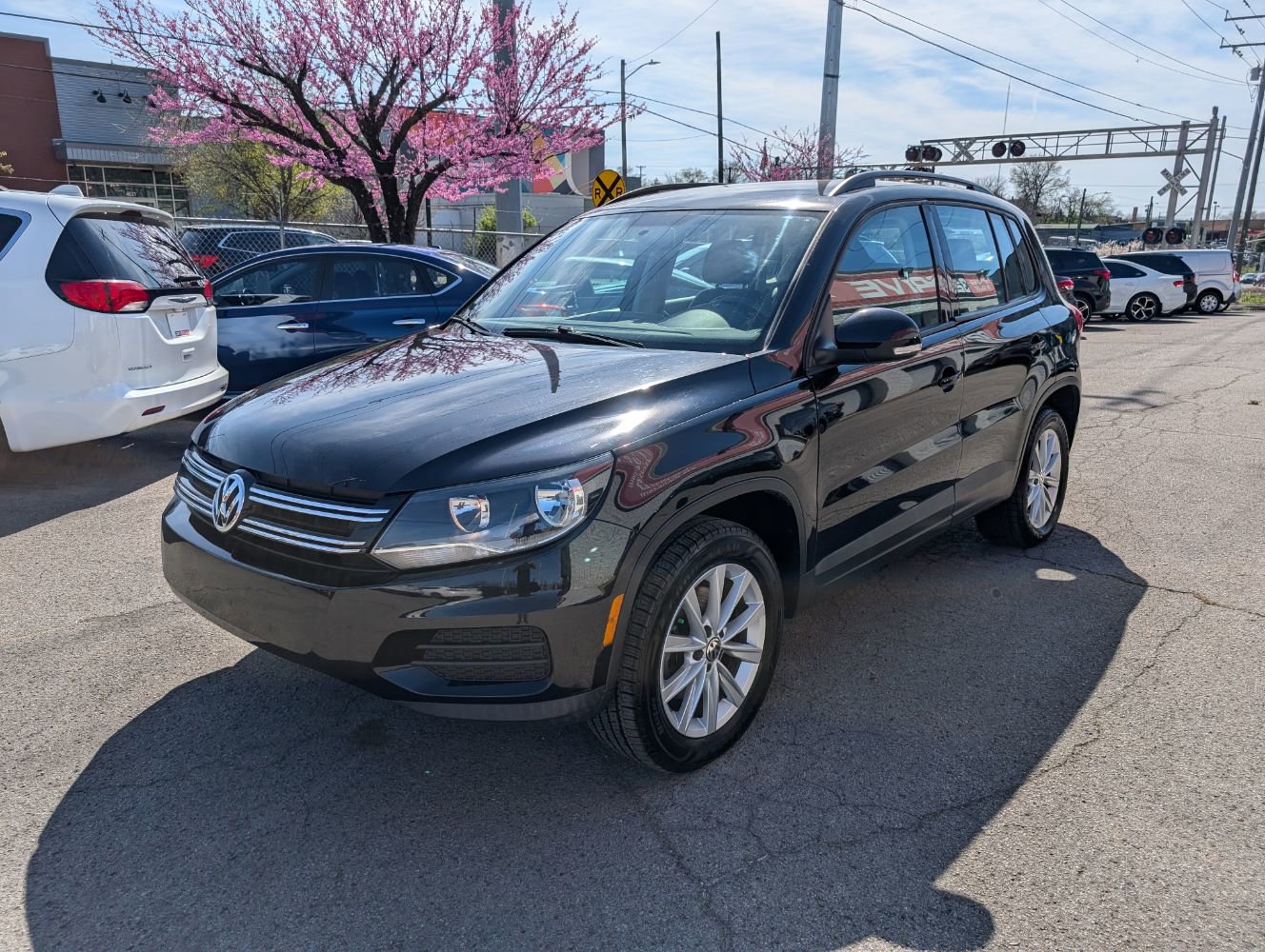 Used 2017 Volkswagen Tiguan Limited w/ Premium Package AWD/4WD image 1