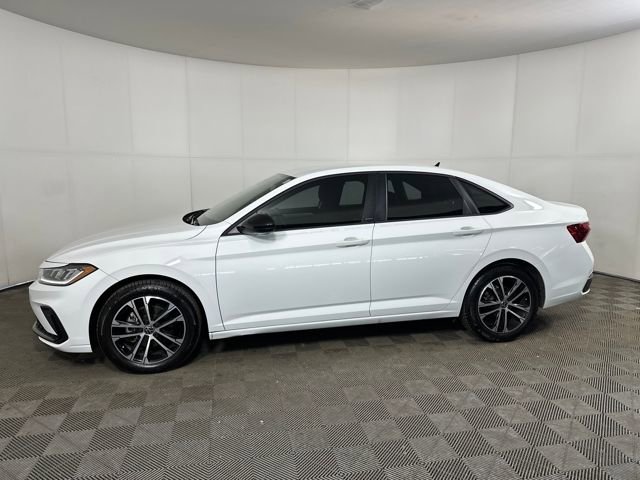 Used 2025 Volkswagen Jetta Sport image 6