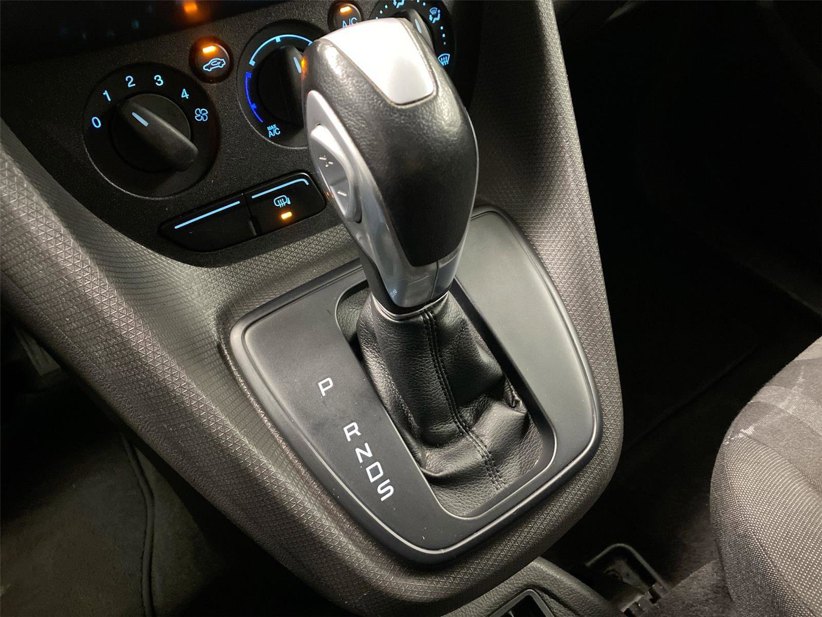 Used 2015 Ford Transit Connect XLT image 25