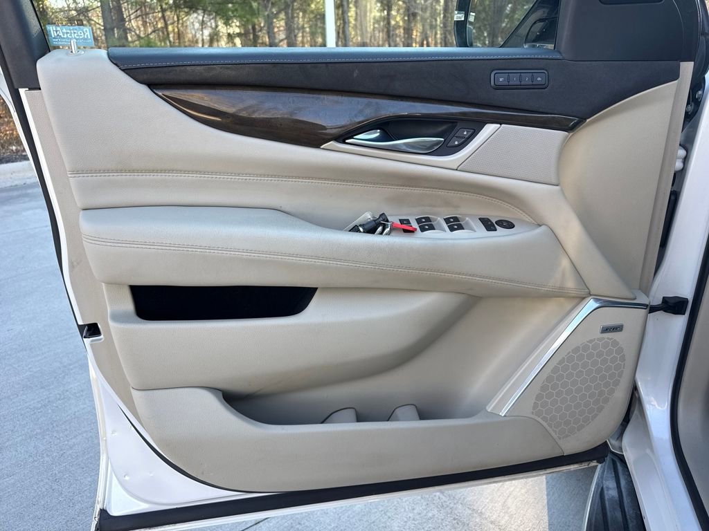 Used 2019 Cadillac Escalade Luxury image 14