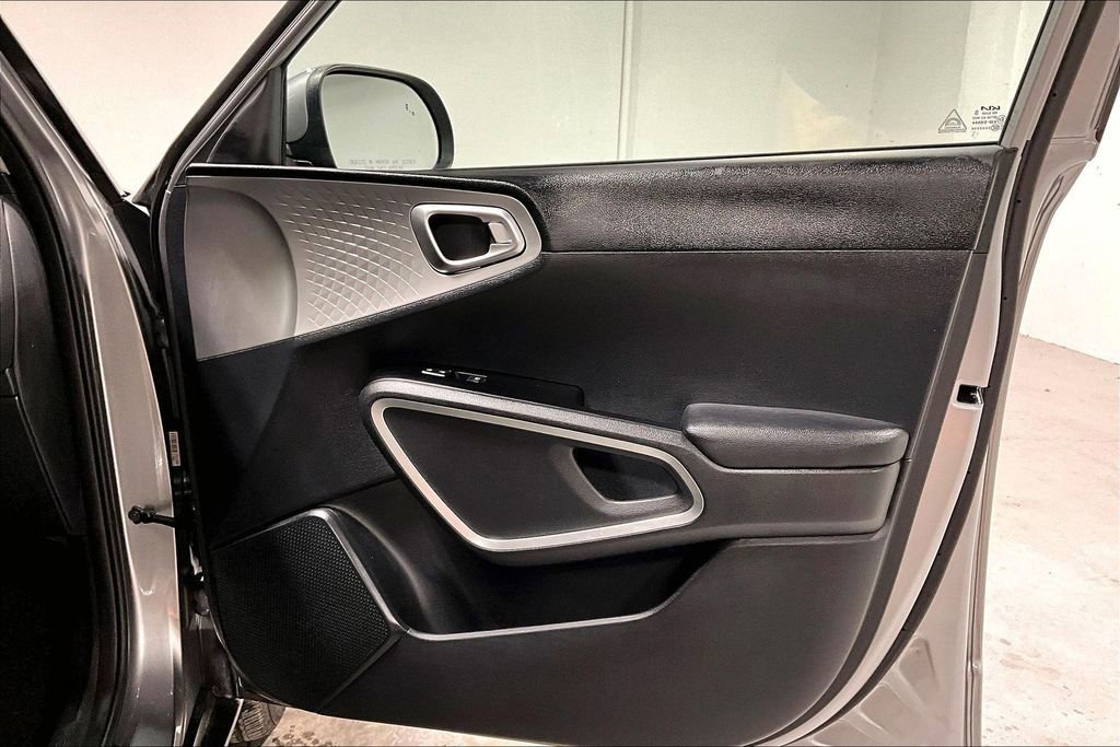 Used 2025 Kia Soul LX FWD image 22