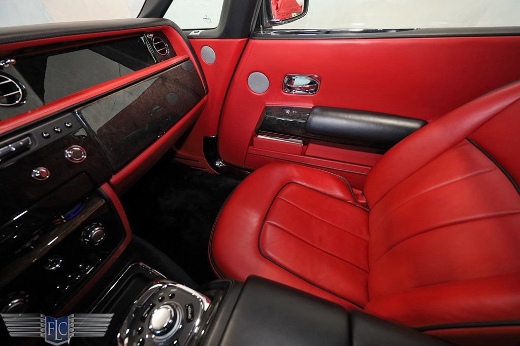 Used 2017 Rolls-Royce Phantom Drophead Coupe RWD image 28