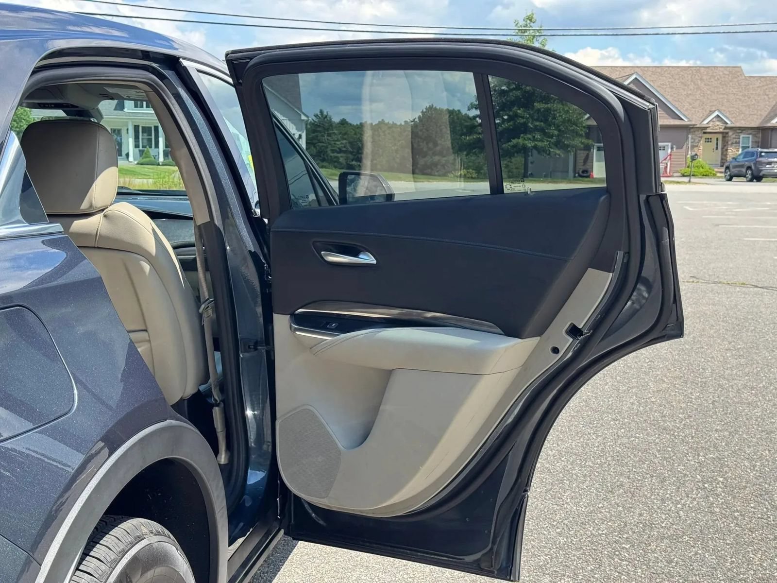 Used 2019 Cadillac XT4 Luxury FWD image 17