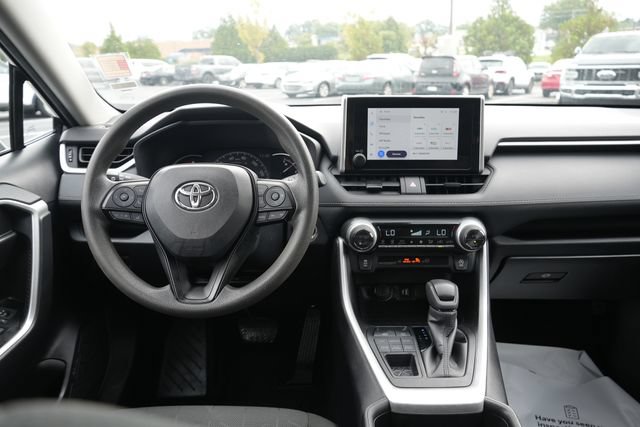 Used 2024 Toyota RAV4 XLE AWD/4WD image 18