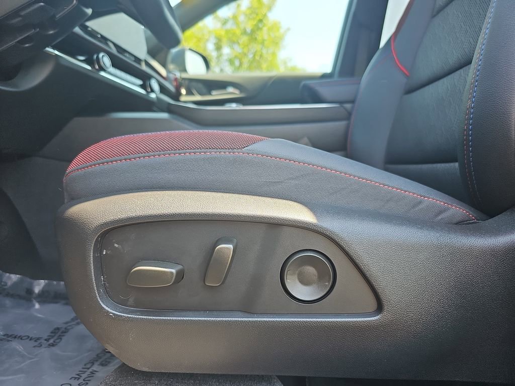 Used 2025 Chevrolet Equinox RS w/ Safety and Technology Package AWD/4WD image 29