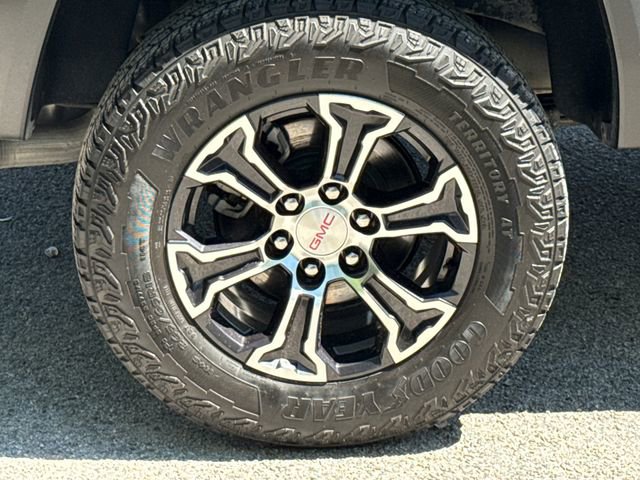 Used 2024 GMC Canyon AT4 w/ Technology Package AWD/4WD image 9