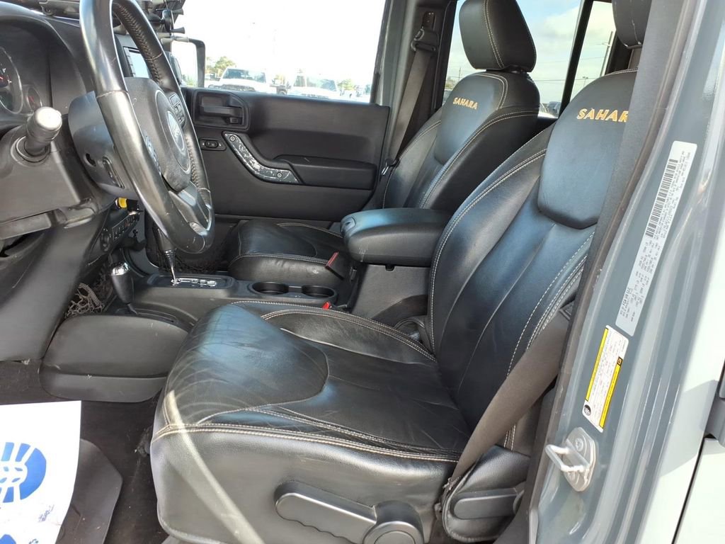 Used 2015 Jeep Wrangler Unlimited Sahara w/ Max Tow Package image 10