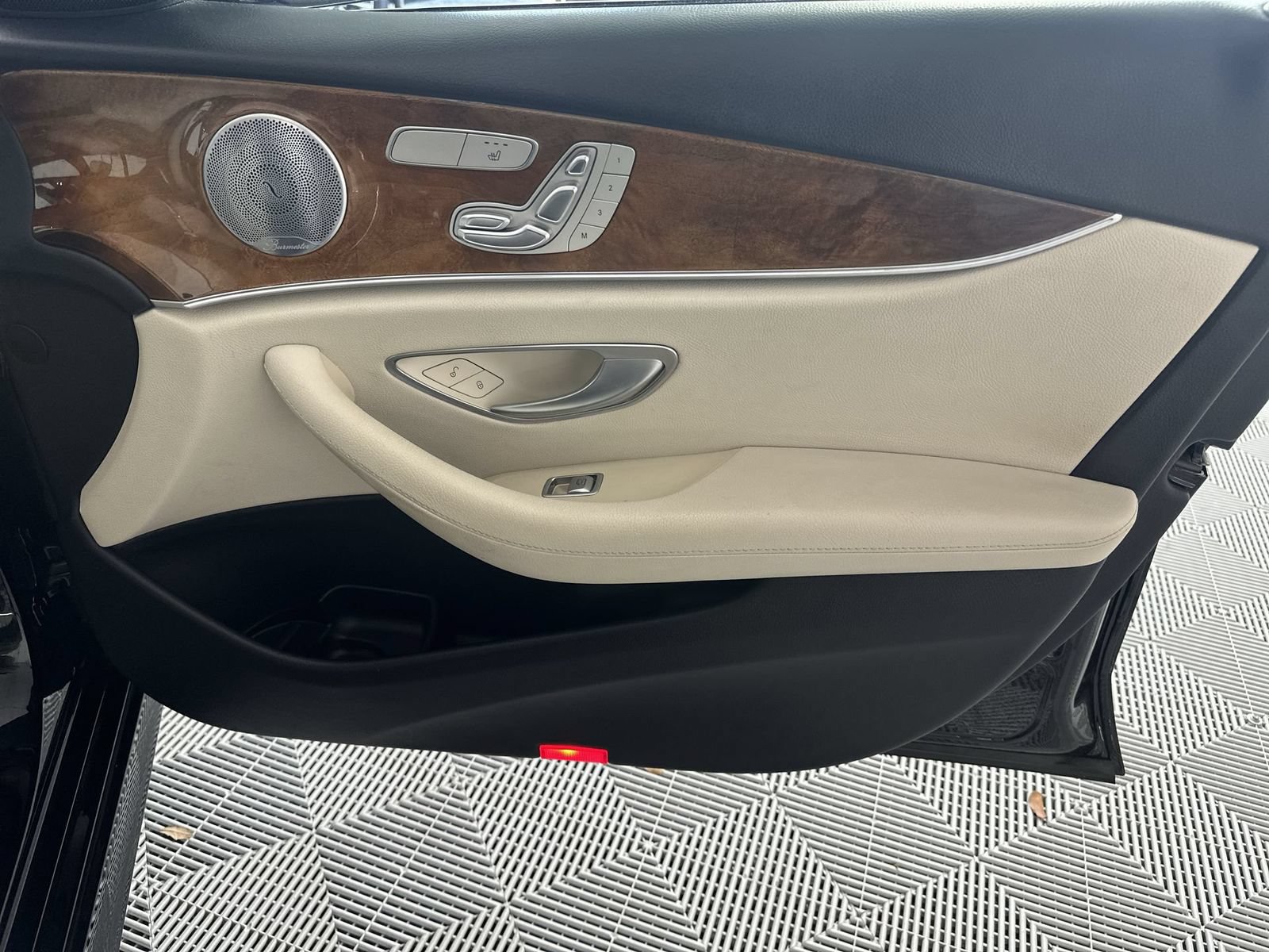 Used 2018 Mercedes-Benz E 300 image 32