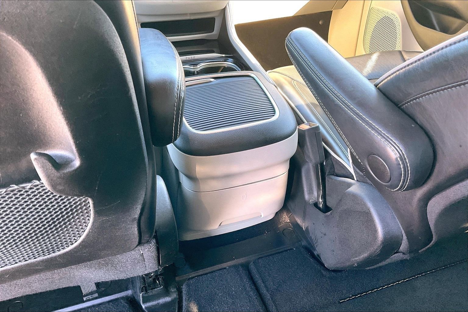 Used 2023 Chrysler Pacifica Limited image 10