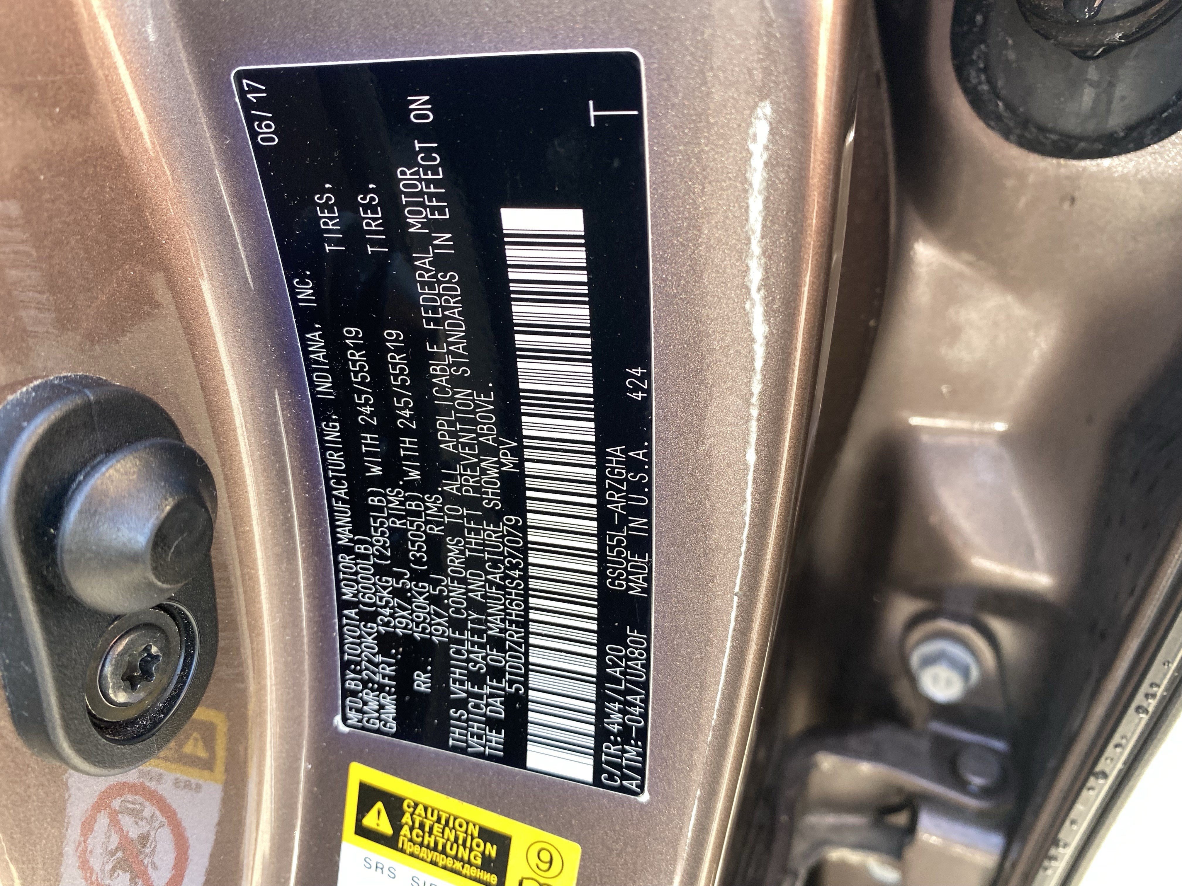 Certified 2017 Toyota Highlander Limited w/ Carpet Mat Package AWD/4WD image 33