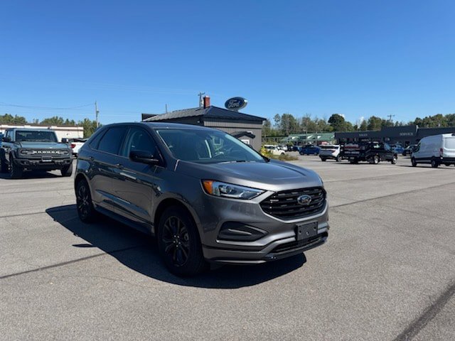 New 2023 Ford Edge SE w/ Black Appearance Package image 9