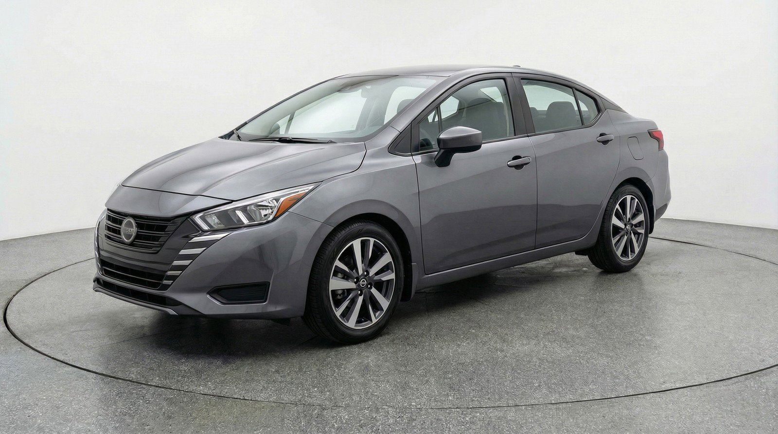 Used 2025 Nissan Versa SV image 3