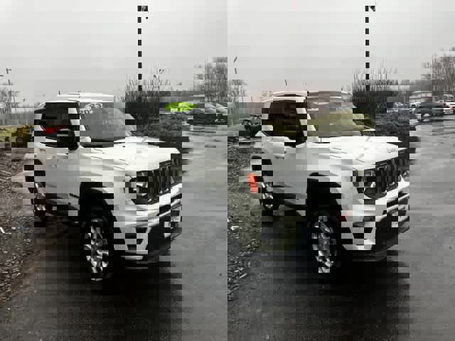 Used 2023 Jeep Renegade Latitude AWD/4WD image 9