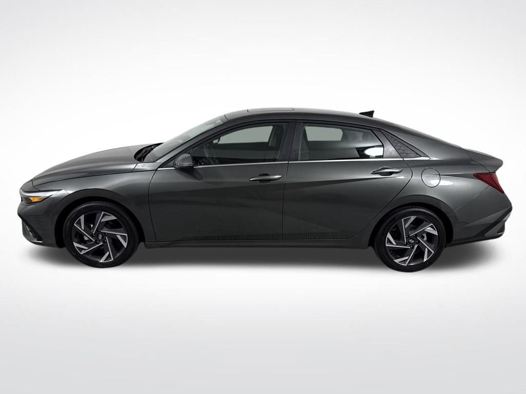 Certified 2025 Hyundai Elantra Limited image 8