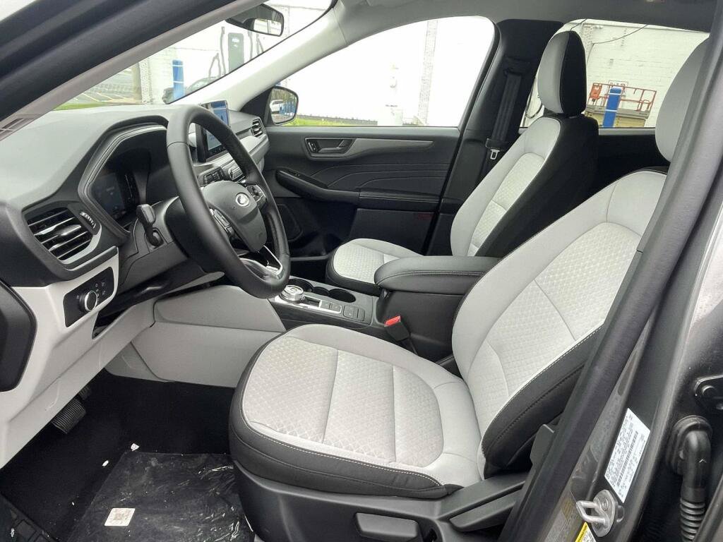 New 2026 Ford Escape Active w/ Cold Weather Package FWD image 16