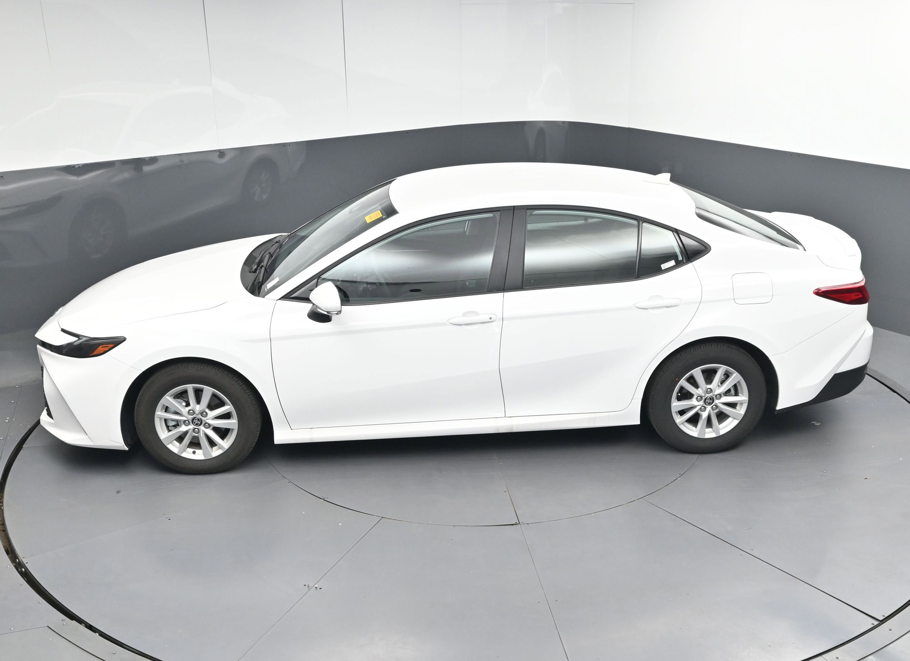 Used 2025 Toyota Camry LE w/ Convenience Package image 40