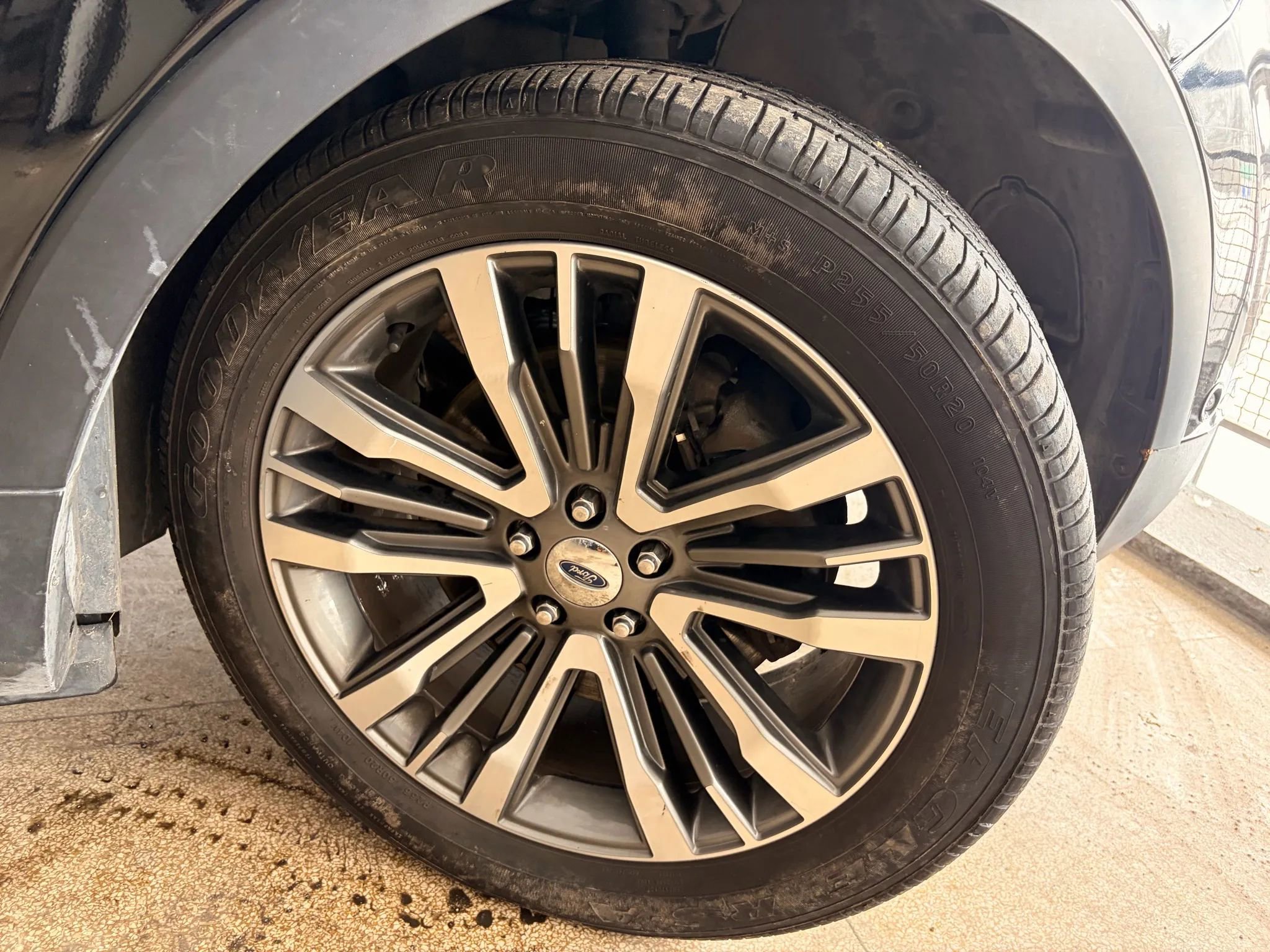 Used 2017 Ford Explorer Platinum image 47