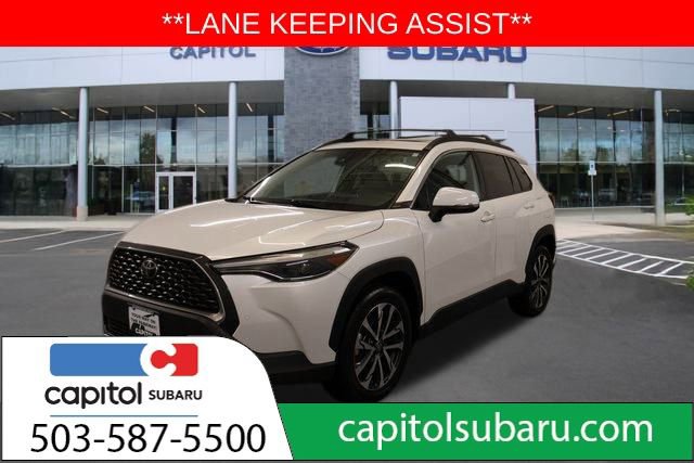 Used 2022 Toyota Corolla Cross XLE image 7