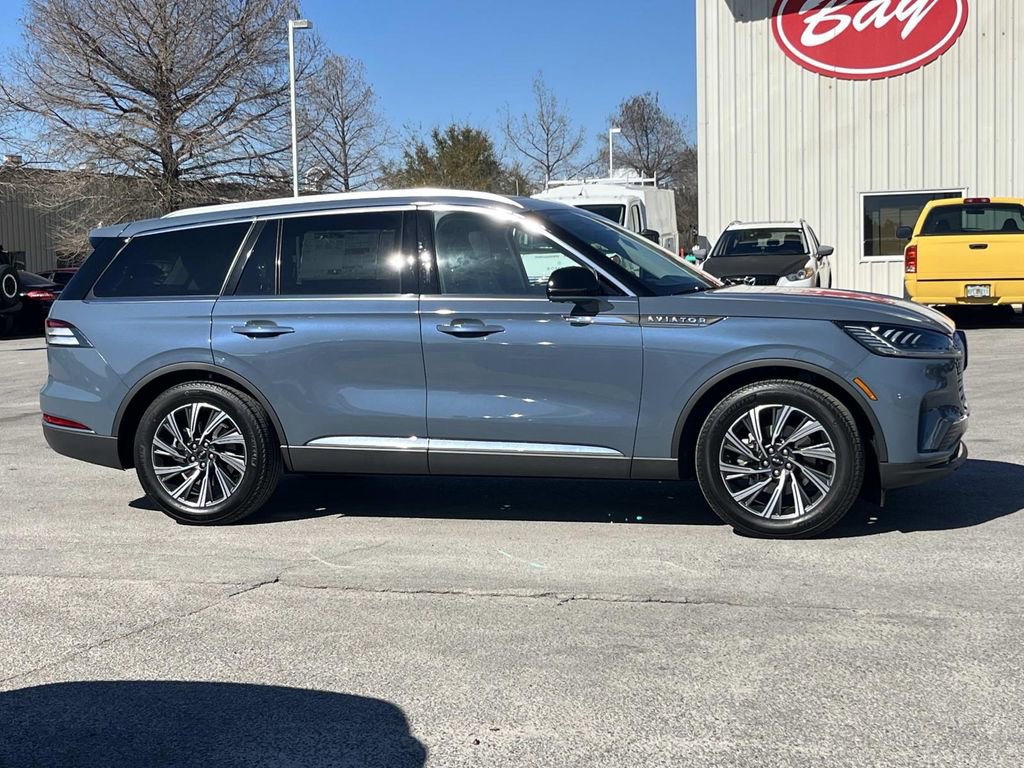 New 2026 Lincoln Aviator 2WD image 5