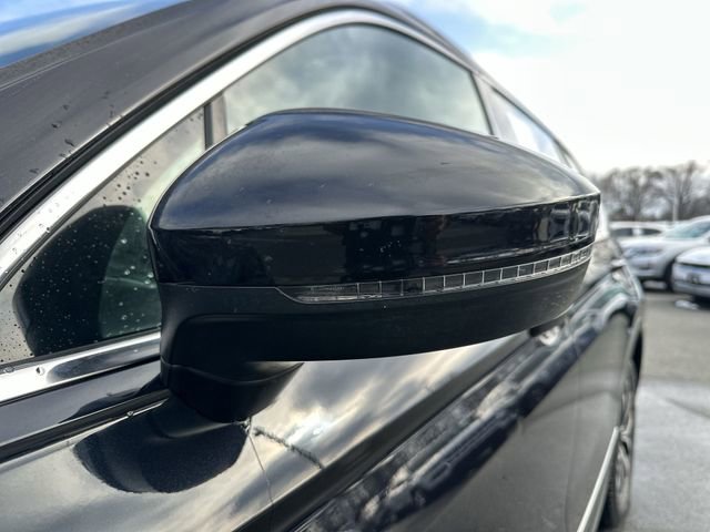 Used 2020 Volkswagen Tiguan SE w/ Panoramic Sunroof Package image 10