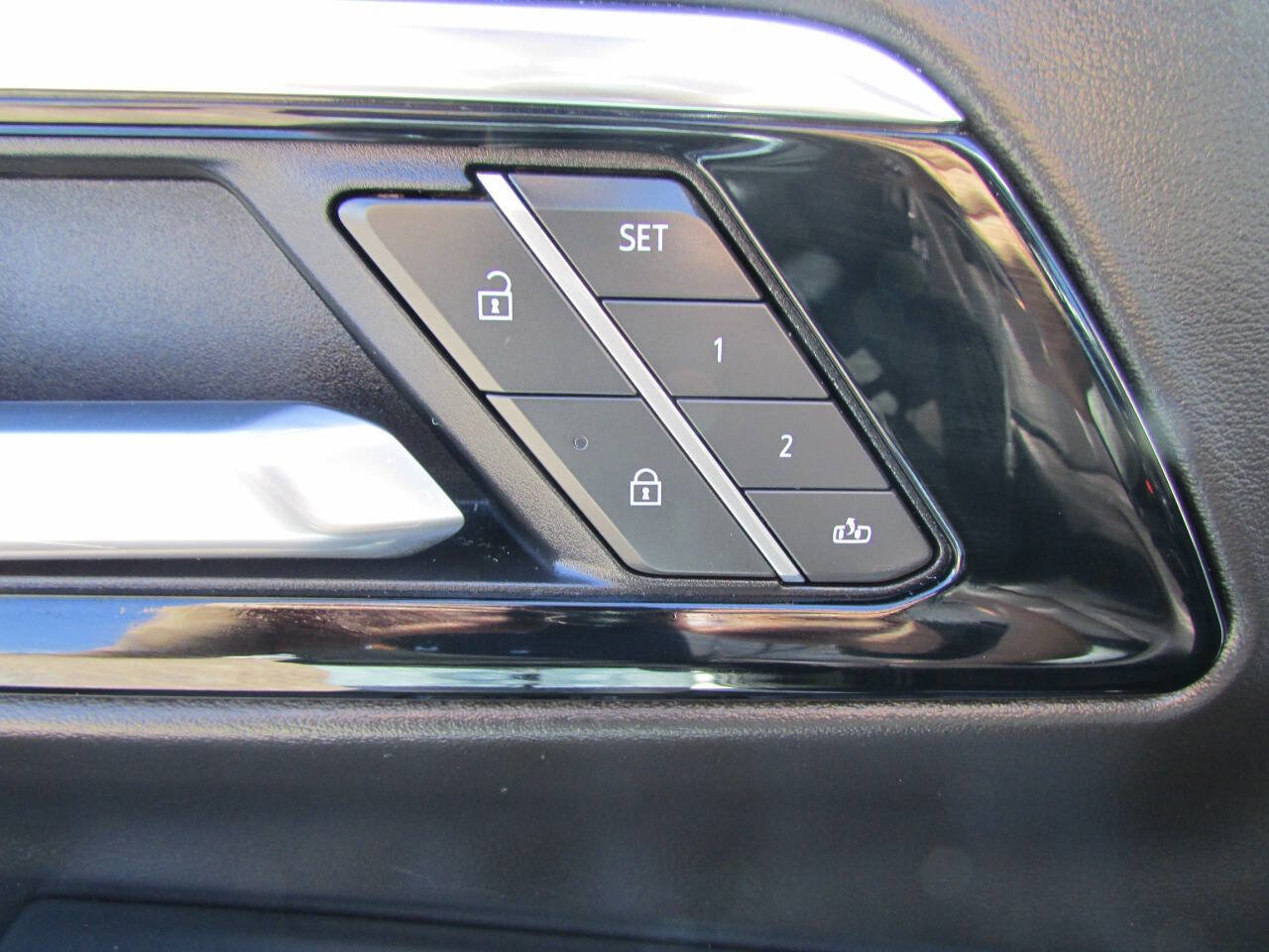 Used 2025 Chevrolet Tahoe LT image 17