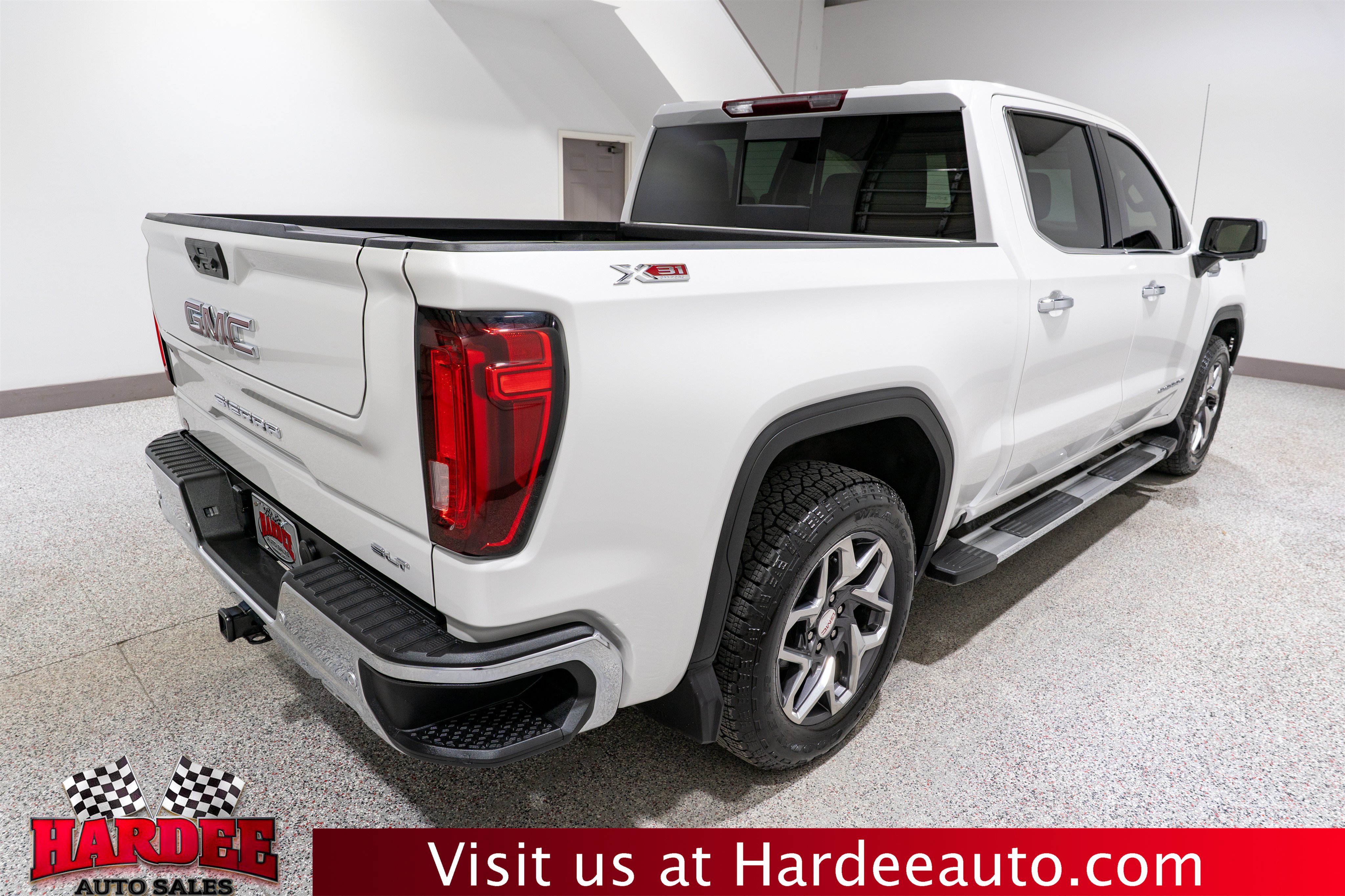 Used 2024 GMC Sierra 1500 SLT w/ SLT Convenience Package AWD/4WD image 5