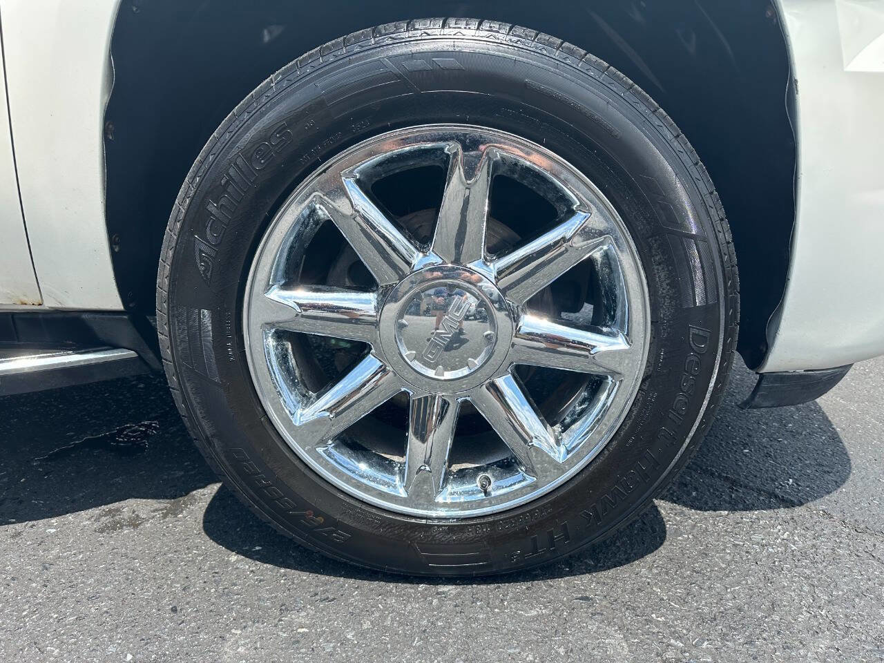 Used 2011 GMC Yukon XL Denali AWD/4WD image 13