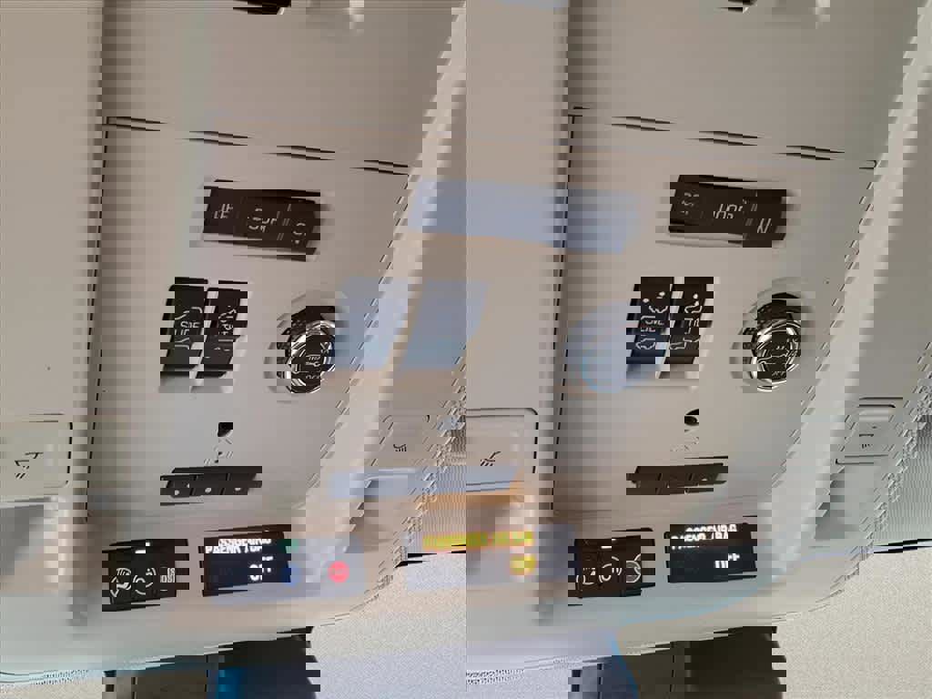 Used 2019 Cadillac Escalade Premium Luxury image 17