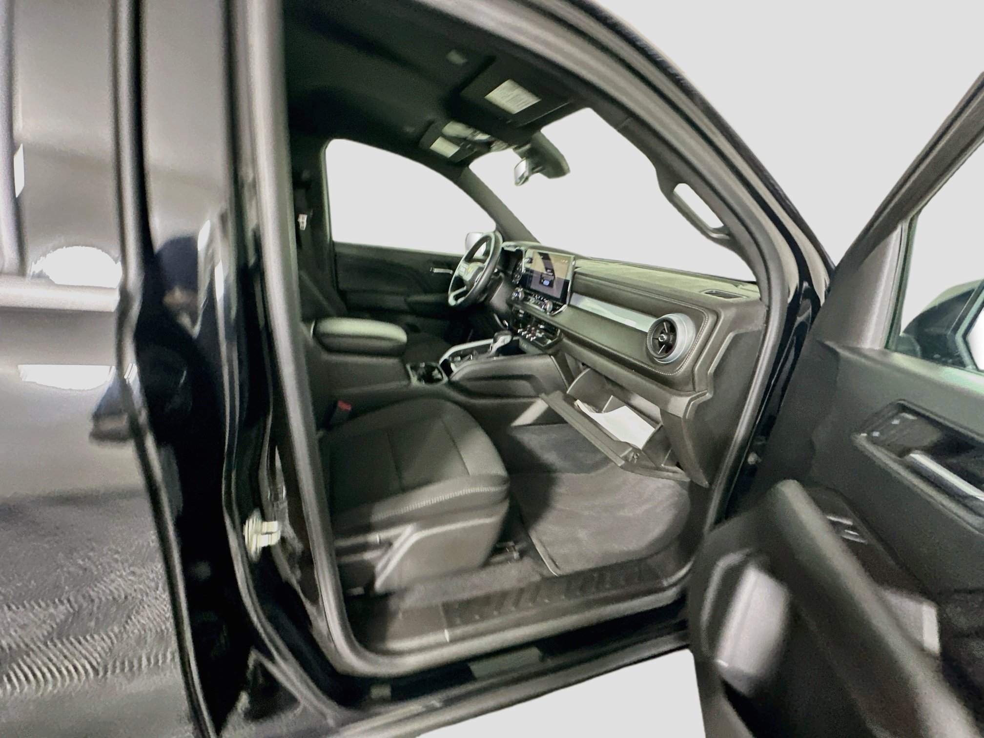 Used 2024 Chevrolet Colorado LT w/ LT Convenience Package II RWD image 30