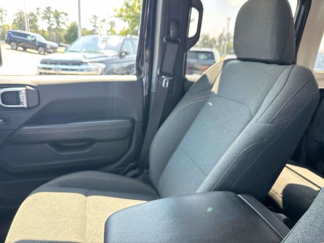 Used 2025 Jeep Wrangler Unlimited Sahara AWD/4WD image 22