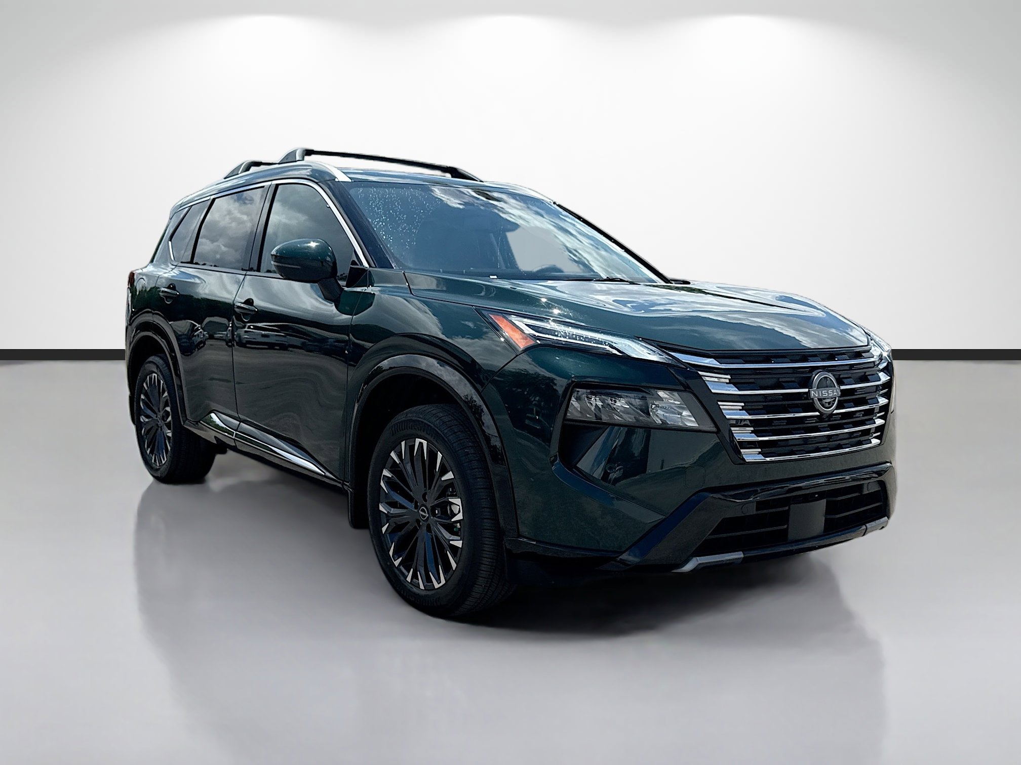 Used 2026 Nissan Rogue Platinum w/ Platinum Premium Package AWD/4WD image 1